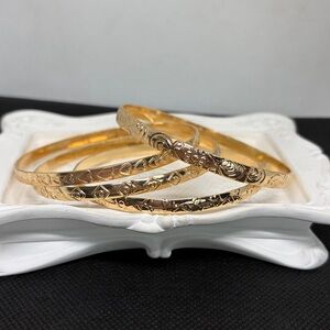 18k Gold P Set of 4 Bangles